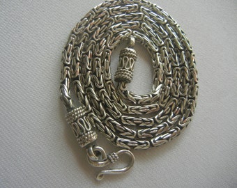 Vintage Bali Byzantine chain 24-3/4" x 3mm sterling silver 35.1 grams.  Silver Bali Byzantine mens chain.  Silver Bali jewelry.  Bali chain.
