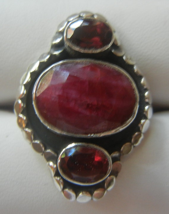 Large vintage ruby, garnet & sterling silver ring… - image 6