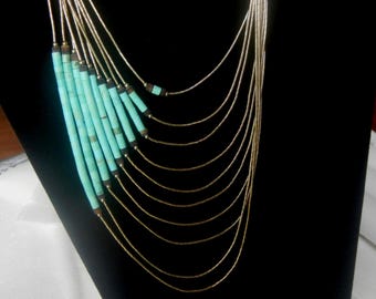 Navajo vloeibare sterlingzilveren en turquoise ketting.  Gelaagd heishi-ontwerp met meerdere strengen, 18-3/4", 27,4 gram.