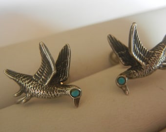 Tiny birds in flight sterling silver & turquoise screwback earrings, 3.5 grams, 3/4"x 1/2". Vintage bird earrings. Screwback silver earrings