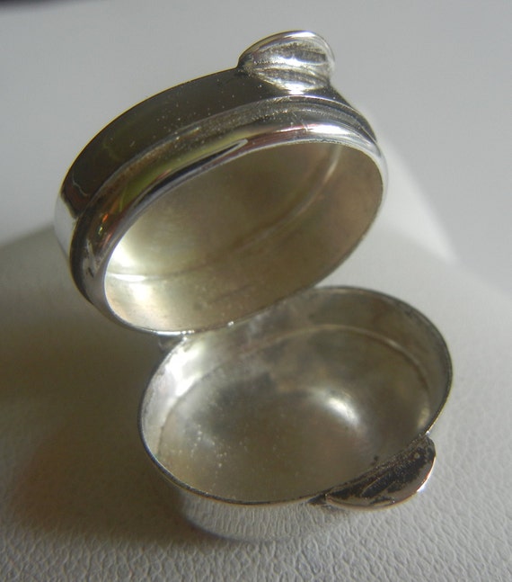 Vintage Embossed Sterling Silver Snuff Box: Tiny … - image 8