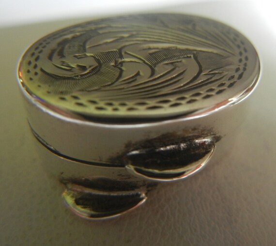 Vintage Embossed Sterling Silver Snuff Box: Tiny … - image 5
