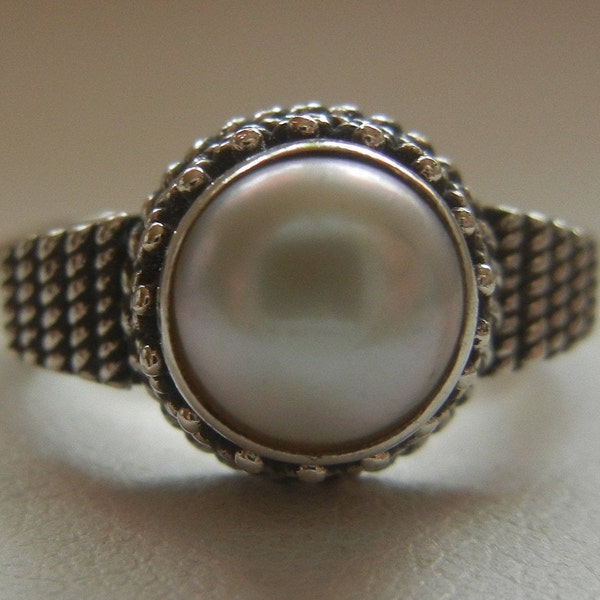 Bali Suarti small pearl & sterling silver ring 6 grams, 1/2" diameter. size 5.5.   Pearl and silver pebbled ring.   Bali pearl silver ring.