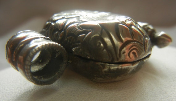 Small Tibetan Gau Box silver antique amulet 9.8 g… - image 7