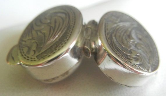 Vintage Embossed Sterling Silver Snuff Box: Tiny … - image 7