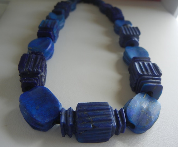 Lapis lazuli carved beaded necklace 88 grams. Carv
