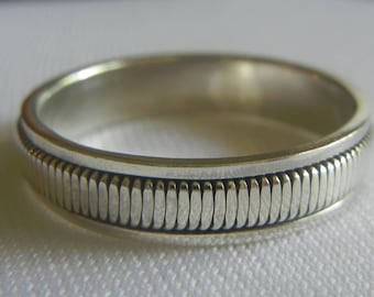 Mens narrow ribbed spinner ring band 3/16", size 11.5, sterling silver 5 grams.  Mens silver ribbed ring band. Mens silver spinner ring band