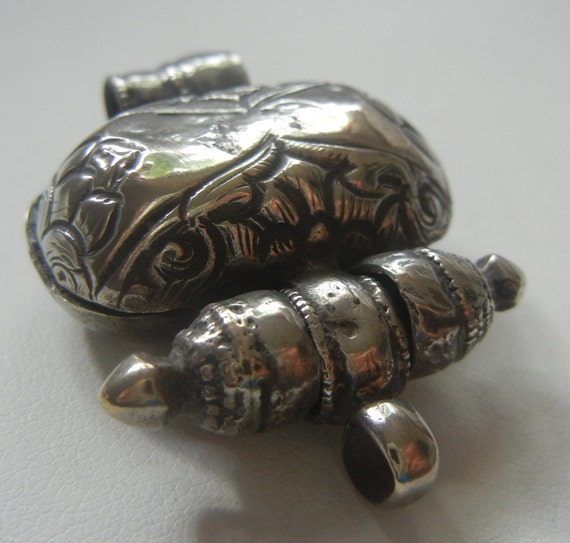 Small Tibetan Gau Box silver antique amulet 9.8 g… - image 6