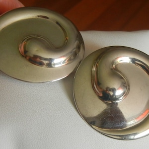 Vintage large Yin Yang sterling silver clip-on earrings 24.5grams, 1-1/2&quot; diameter.  Yin Yang silver jewelry.  Artisan silver clip earrings.
