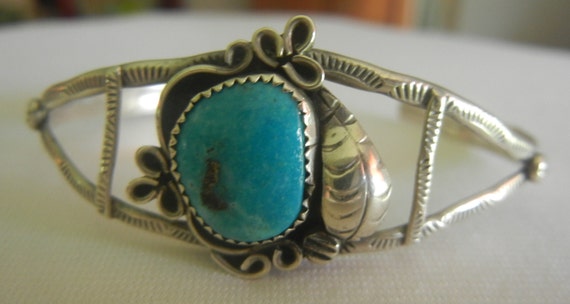 Dainty Navajo turquoise & sterling silver cuff br… - image 1