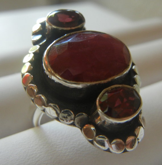 Large vintage ruby, garnet & sterling silver ring… - image 5