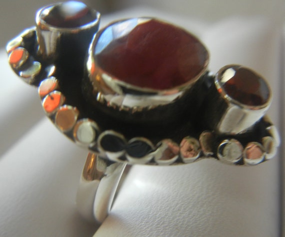 Large vintage ruby, garnet & sterling silver ring… - image 9