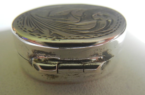 Vintage Embossed Sterling Silver Snuff Box: Tiny … - image 6