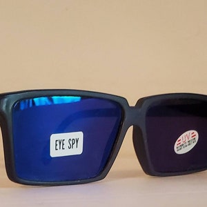Vintage Sunglasses // Dark blue lenses // &quot;Eye Spy&quot; sunglasses that have mirrored lenses on inside on peripherals // fun kids shades VTG NOS