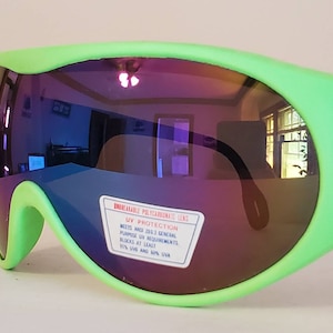 Óculos de sol esportivos vintage // Óculos de sol Big Shield // Óculos esportivos // Tons de corrida // Armações verdes neon // Festivais de música Retro Rave