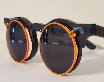 Occhiali da sole vintage Flip Up // Wayfarer rotondi // Costume hippie retrò // Occhiali da sole Flipper // Occhi di gatto steampunk // Steam Punk // Montatura arancione