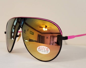 Vintage Aviator Sunglasses // Rainbow mirror lenses // Neon pink on Matte Black metal frames // 90s summer beach party sunglasses