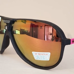 Vintage Aviator Sunglasses // Mirror Lenses // Neon Pink Metal Side Frames // 90s glasses // Sports sunglasses VTG Classic retro