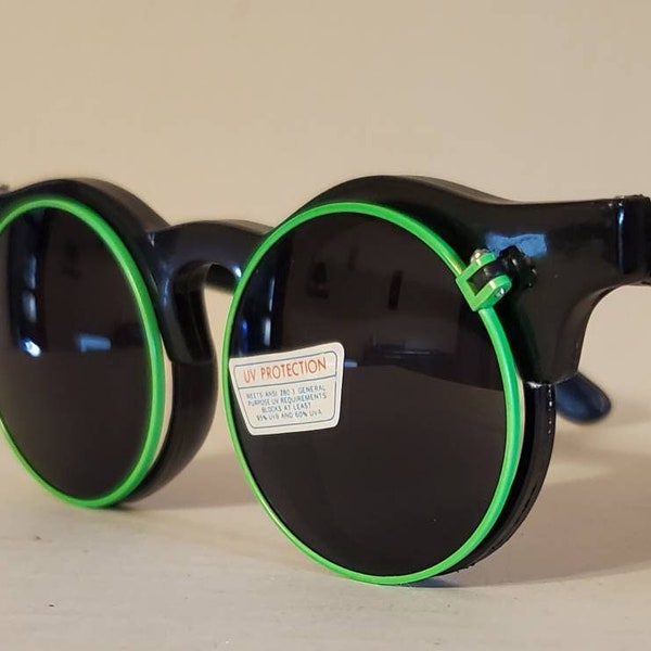 Vintage Flip Up Sunglasses // Round Wayfarer // Retro Hippie costume // Flipper shades // Steampunk cat eye // Steam Punk // Neon green rims