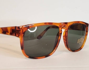 Vintage Square Wayfarer Sunglasses // Beige red tortoise shell frames // Wayfarer glossy pattern // Beach Shades // Summer Shades VTG