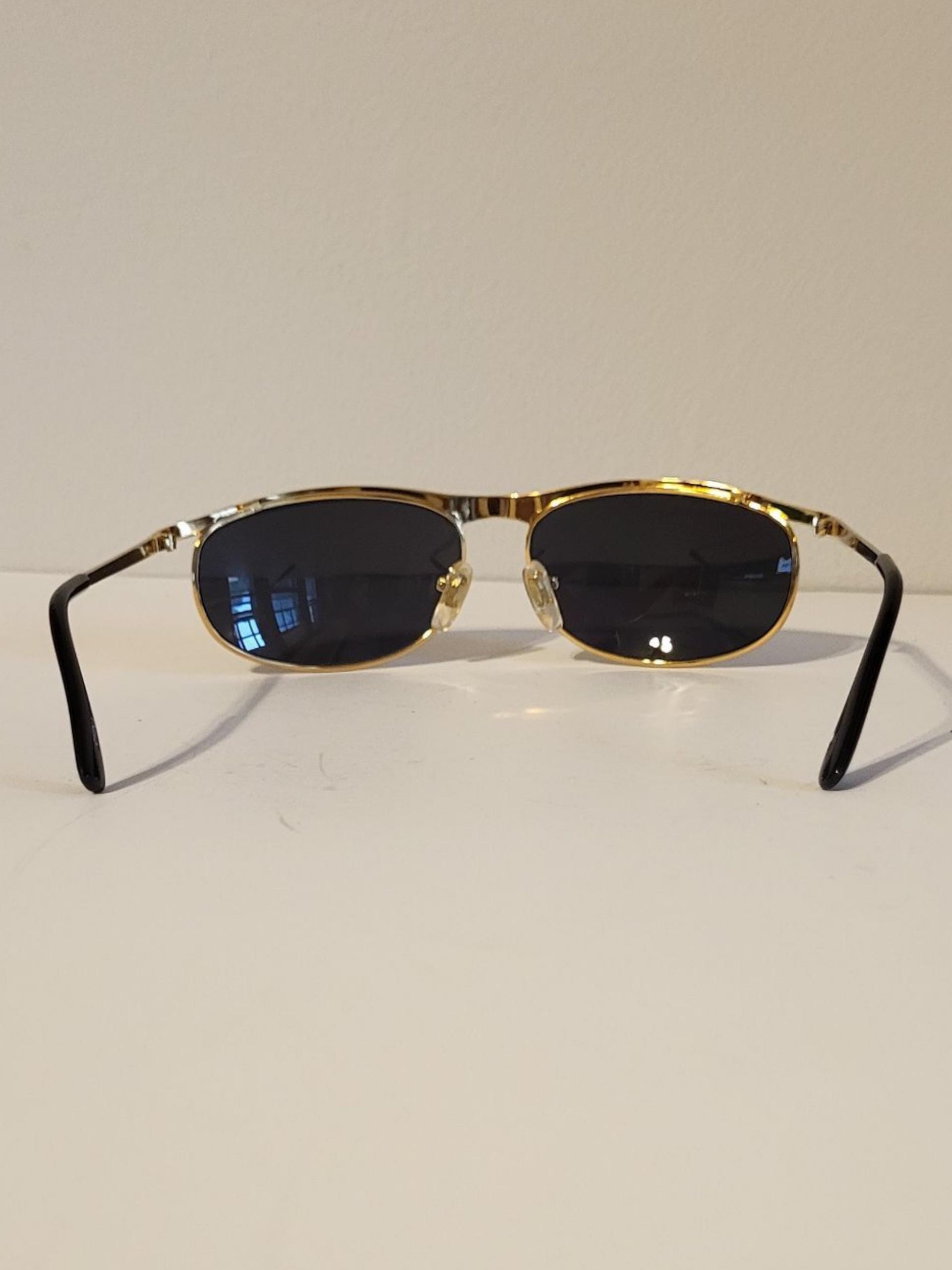 Vintage Retro Oval Glossy Gold Sunglasses – 90s Y2K Slim  display picture 2