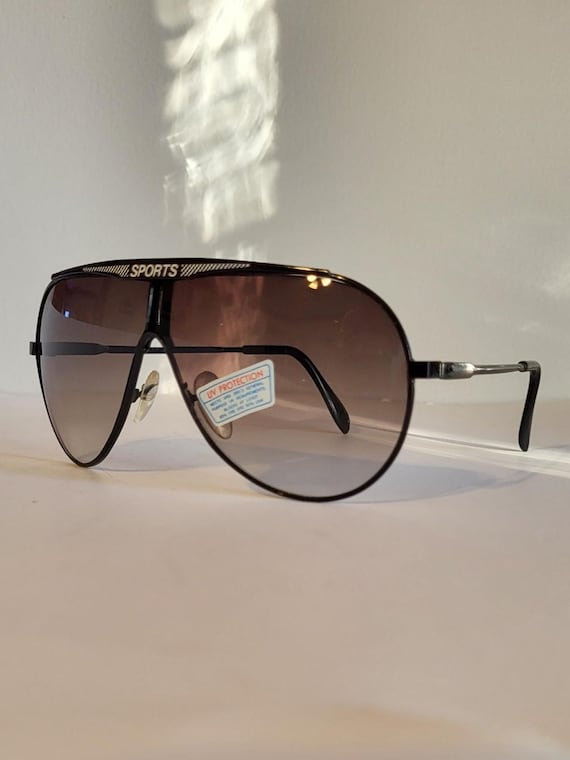 Vintage Aviator Teardrop Sunglasses // Gradient Lenses  display picture 2