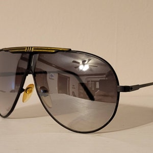 Vintage Aviator Sunglasses // Black metal frames // Gold metal decal on brow of frames // Pilot Airforce shades // summer beach NOS