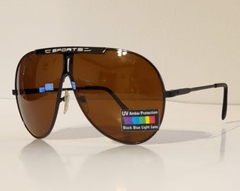 Vintage Aviator Marlboro Sunglasses // Gradient Lenses // Black