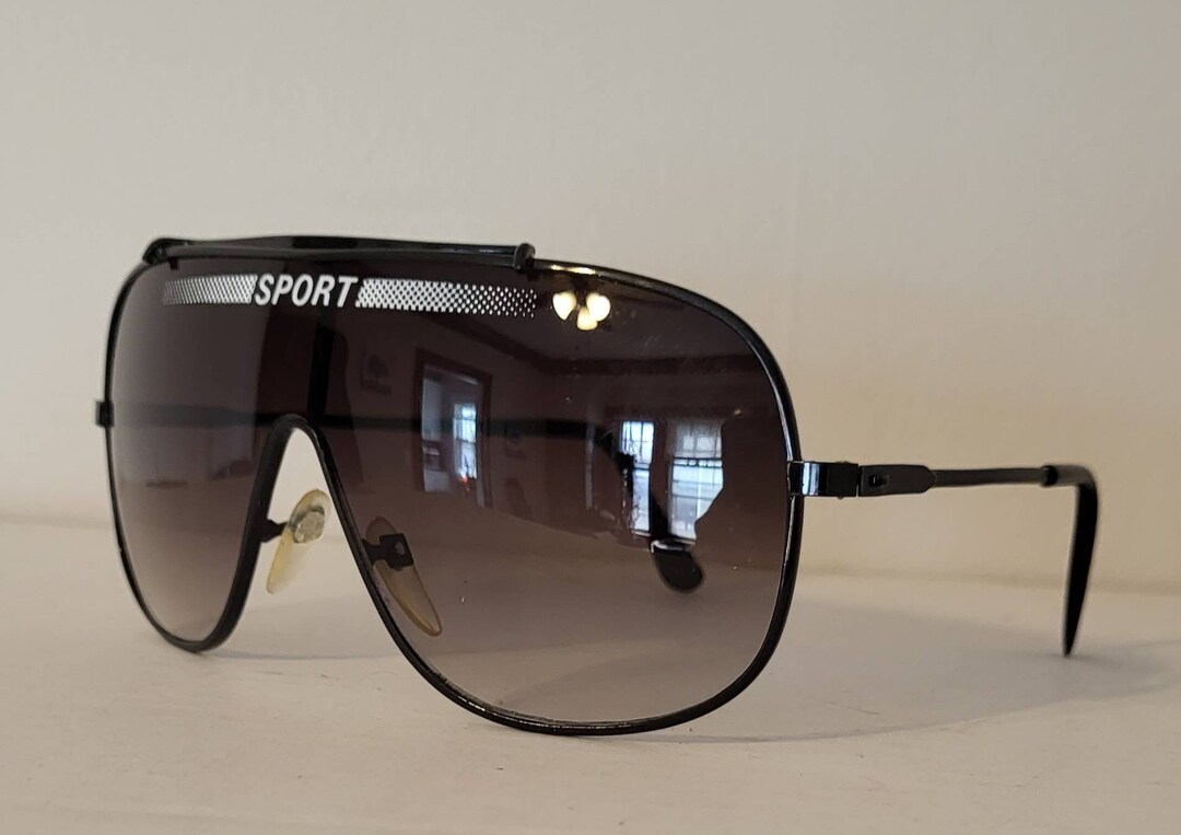 Vintage Teardrop Aviator Sunglasses // Black Metal Frames // Smoky