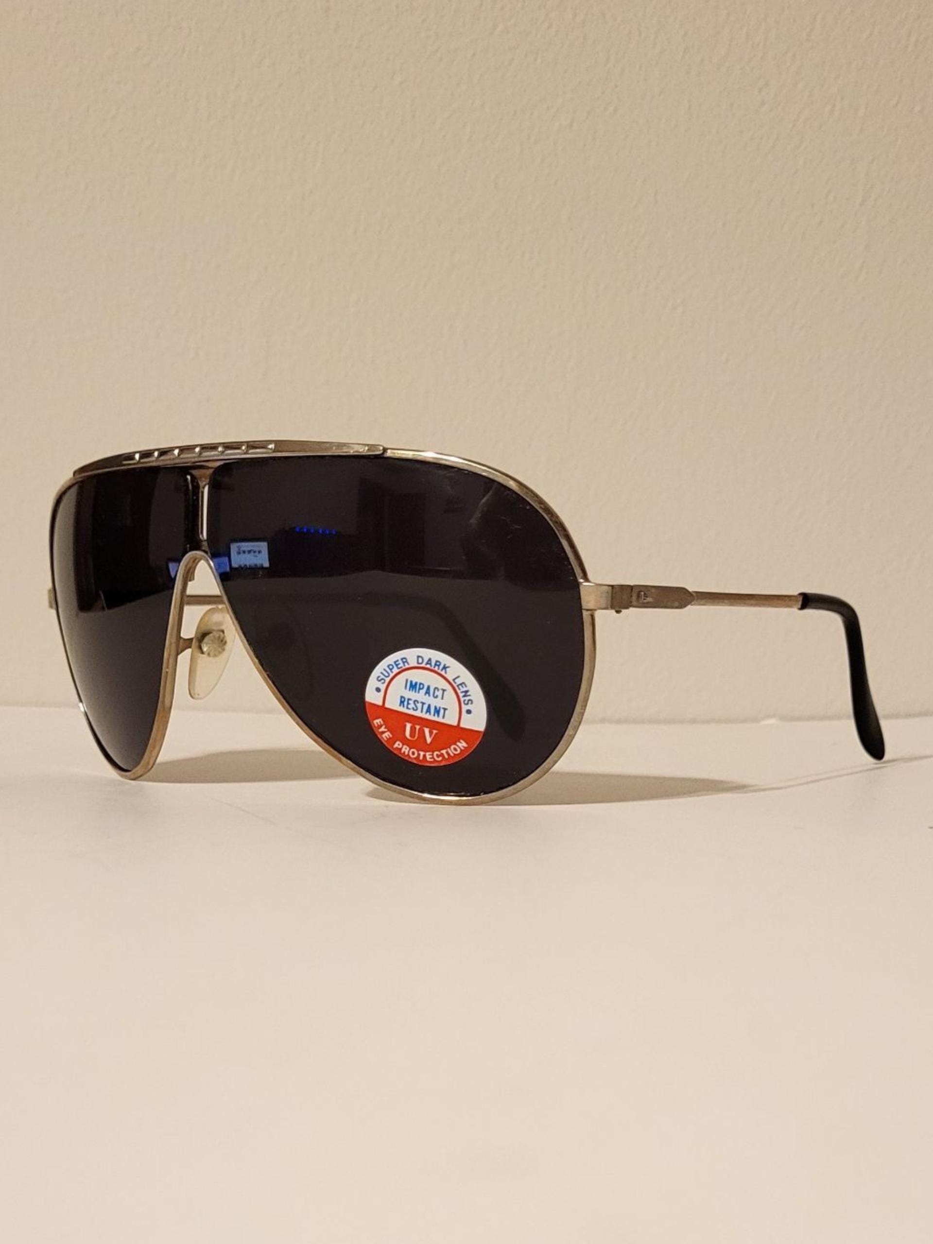 Vintage Aviator Sunglasses // Super Dark Lenses // Sleek 