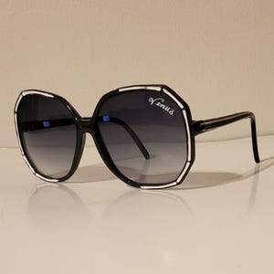 Vintage Damen Sonnenbrille // Verlaufsgläser // Gläser mit schwarzem Glänzend und weißen Knochen // &quot;Jackie O&quot;