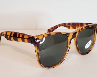 Vintage Square Wayfarer Sunglasses // Beige red tortoise shell frames // Wayfarer glossy pattern // Beach Shades // Summer Shades VTG