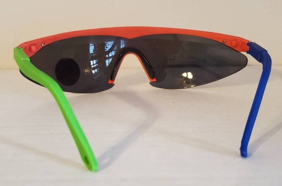 Occhiali da sole blu vintage rotondi: Welt | TBD Eyewear
