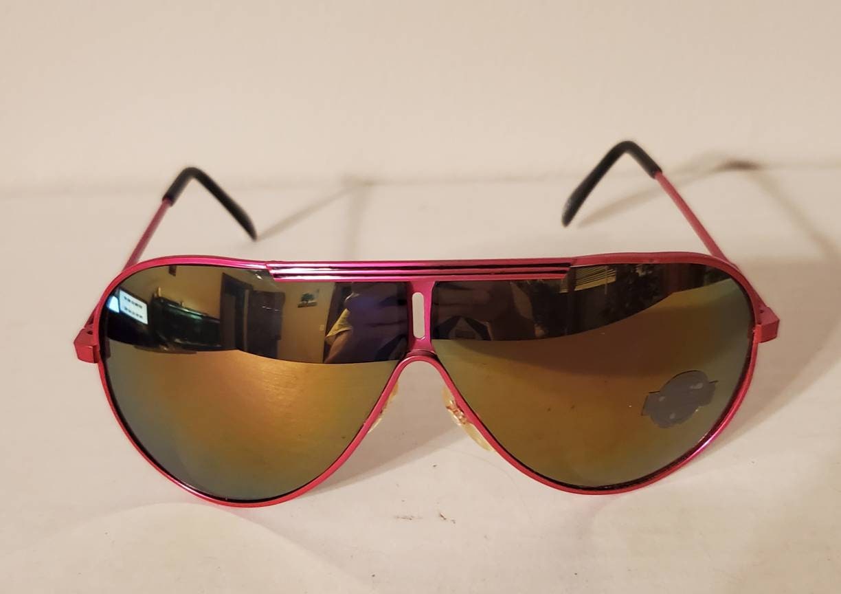 Vintage Aviator Sunglasses // Sleek Metallic Pink Frames  display picture 1