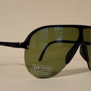 Vintage Teardrop Aviator Sunglasses // Black Rubber Frames  // Green Tint Lenses // Sports sunglasses VTG retro // Sleek dead stock Aviators