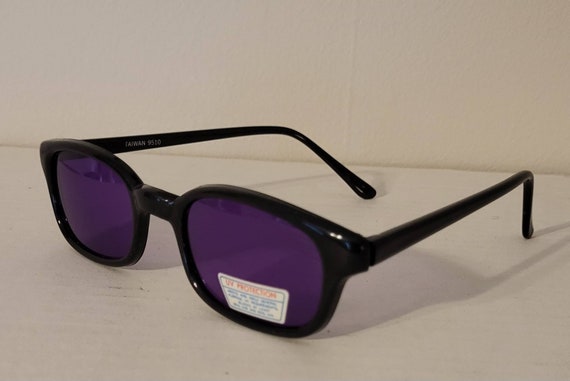 Vintage Sunglasses // Narrow plastic frames // Fu… - image 4
