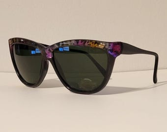 Vintage Womans Oversized Cat Eye Sunglasses // Red Marble  display picture 2
