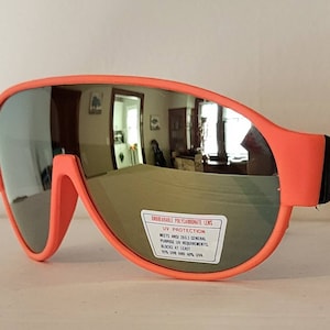 Vintage Sports Sunglasses// Big Shield Rubber Sunglasses // Gold Mirror Lens // Hunter Orange Frames // Skiing and Snowboarding Goggles
