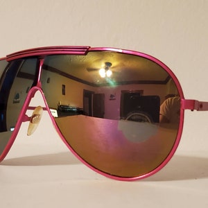 Vintage Aviator Sunglasses // Sleek Metallic Pink Frames // gold tint Lenses // 90s party glasses // summer beach True VTG NOS Dead stock
