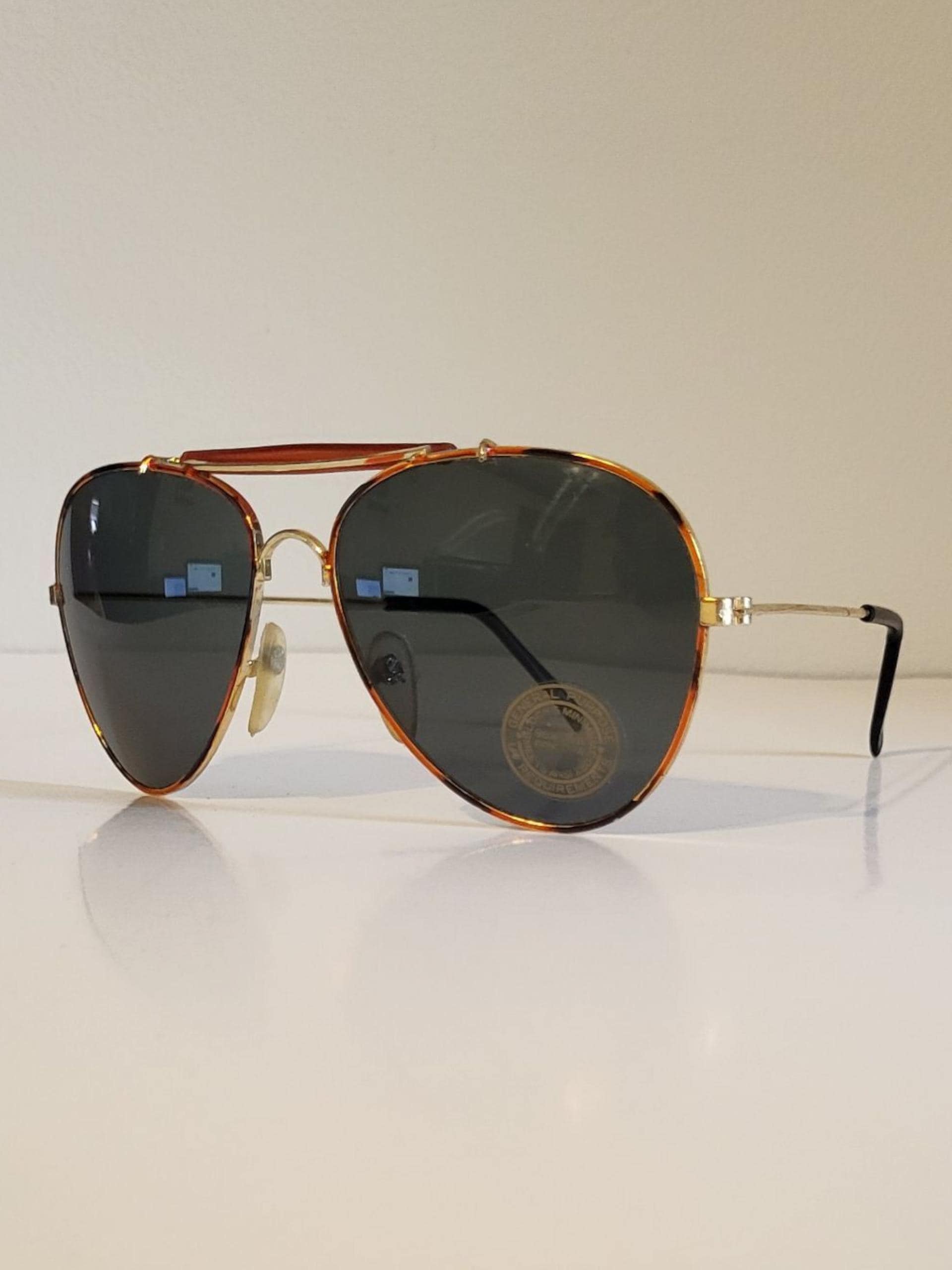 USAオーク・ミラー　1983 Vintage Aviator Sunglasses Gold Metal Tortoise Frame Dark Gray