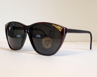 Occhiali da sole vintage da donna a occhi di gatto anni '80 // Montatura nera con dettagli rosso scuro e oro // Occhiali da sole oversize da donna retrò anni '90 // NOS UV400