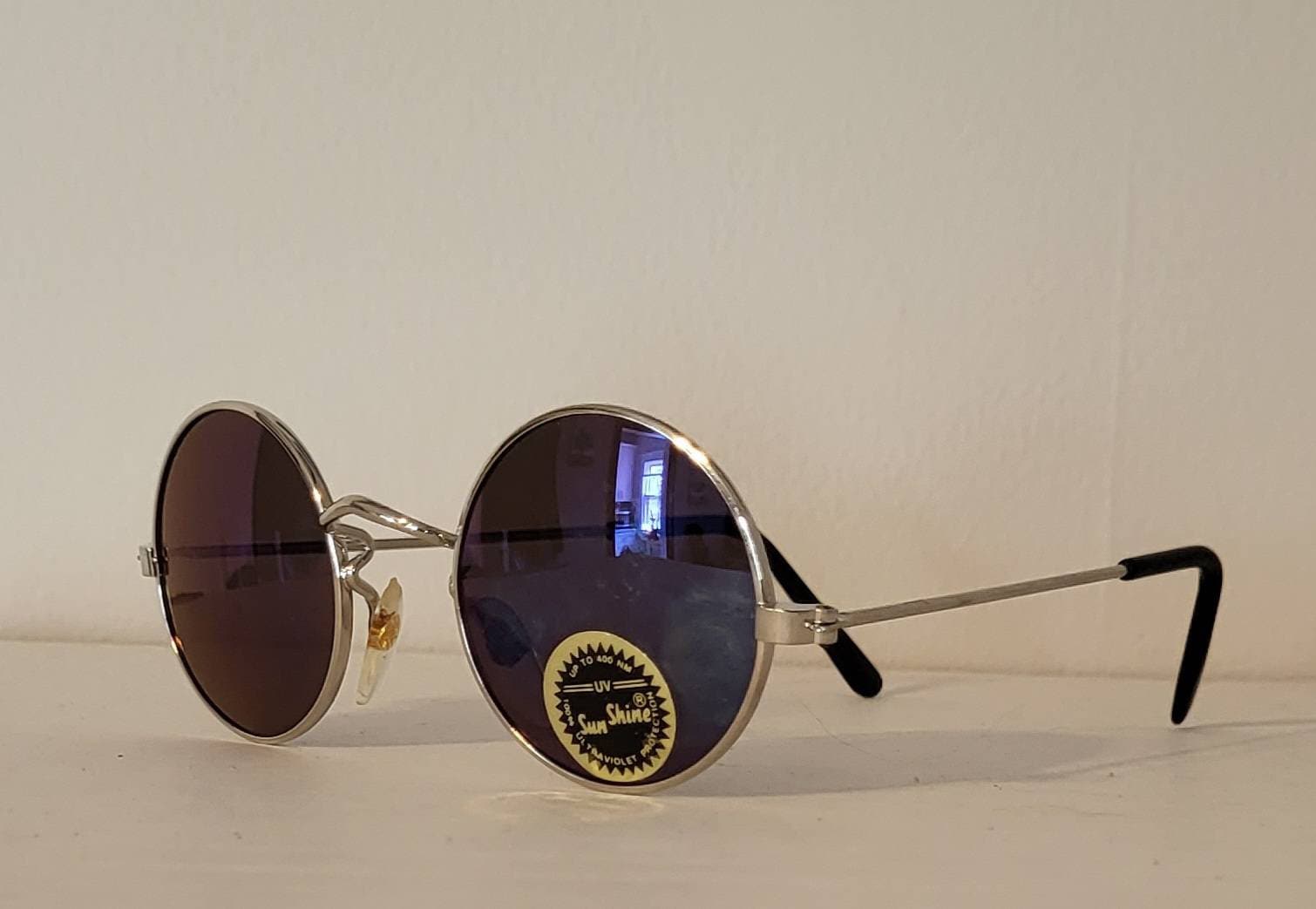 vintage round frame sunglasses with square glass in it