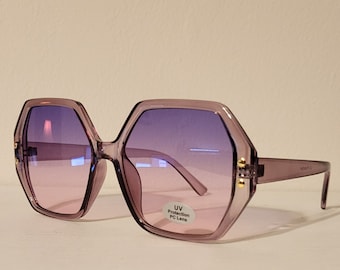 Vintage Womans oversized Sunglasses //  Clear Purple - Clear Frames // Funky Gradient lens // "Jackie O" VTG // Sunglasses from the 70s 80s