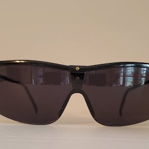 Vintage Wrap Around Sunglasses // Side Lenses for driving // Black Plastic full sun blocking sunglasses // True Vintage NOS dead stock