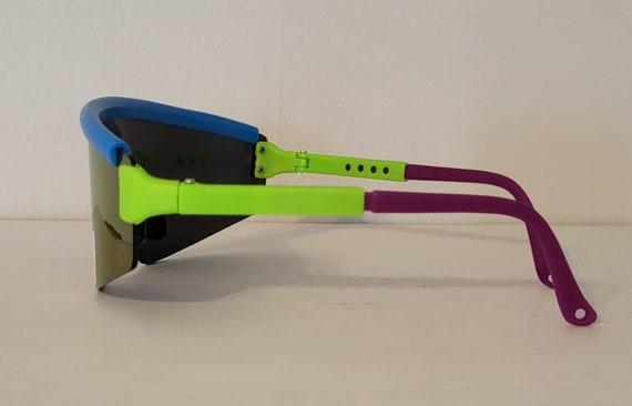 Vintage Sports Sunglasses //  Blue Tint Rainbow L… - image 5