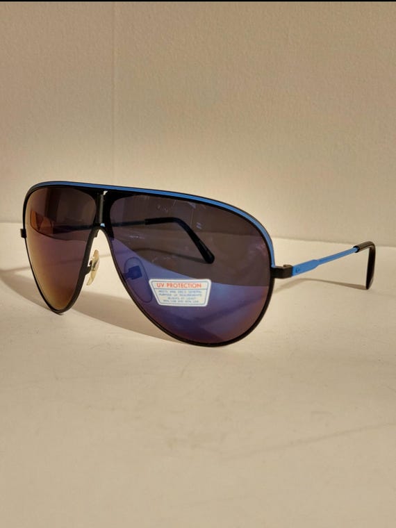 Vintage Oversized Aviator Sunglasses Baby Blue & Black Frame  display picture 1