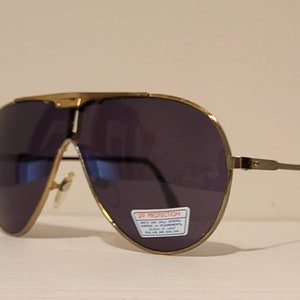 Vintage Aviator Sonnenbrille // Dunkle Gläser // Schlichte Goldfarbene Metallfassungen // 80er & 90er Brille // Driving NOS