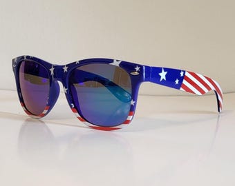 Vintage Wayfarer Sunglasses // American Flag Blue Sunglasses // Red White and Blue America / Ocean Mirror Lenses // United States of America