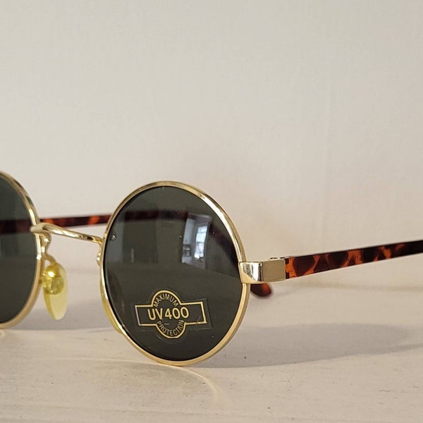 Vintage  Round Teashades Sunglasses // Tortoise Shell Legs // Gold metal frames // Hippie cat eye colorful 70s and 80s Theme costume party