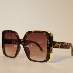 Vintage Womans oversized Sunglasses // Glossy Tortoiseshell Frames // Brown Tint Gradient lens // &quot;Jackie O&quot; //VTG // Sunglasses from the 70